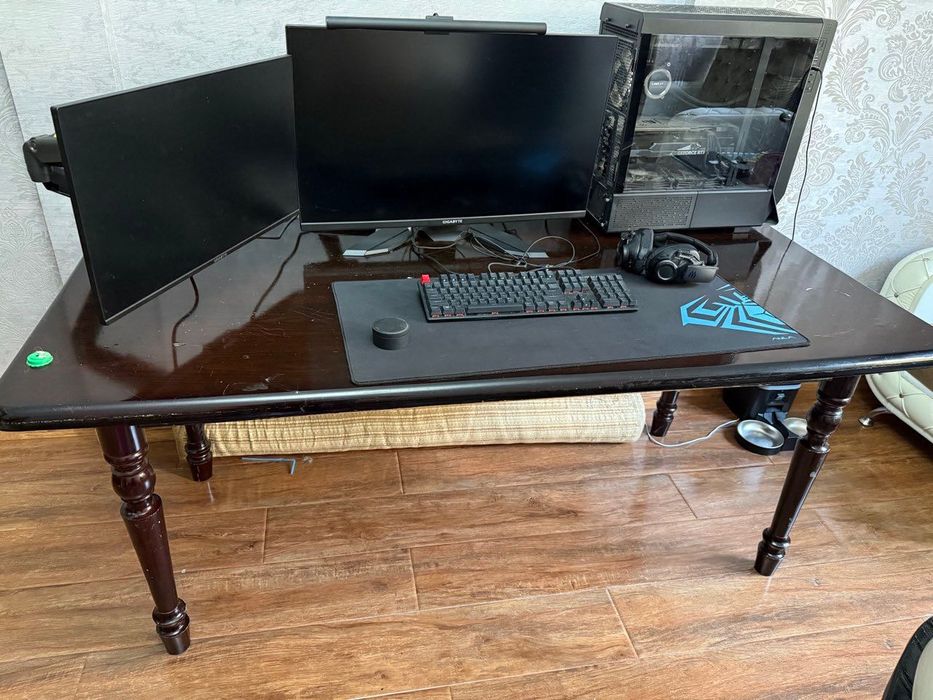 Стол для гостиной