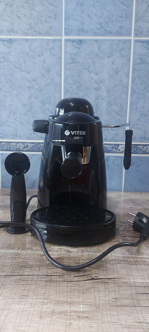 Продается новая кофеварка Vitek, с капучинатором.