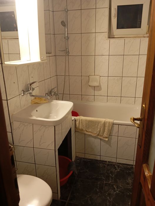 Închiriez apartament cu 3 camere centrala proprie George Enescu