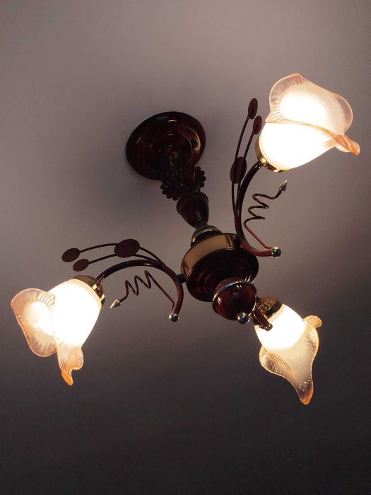 Античен полилей  с 3 бр.стъклени  осветителни тела