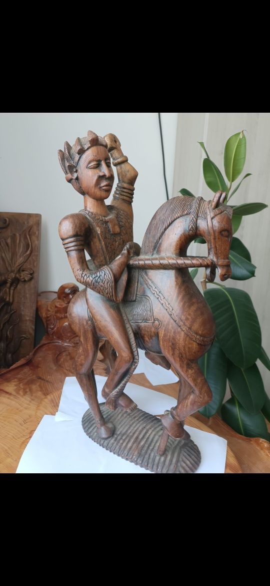 Statueta sculptată în lemn de 60 cm !
