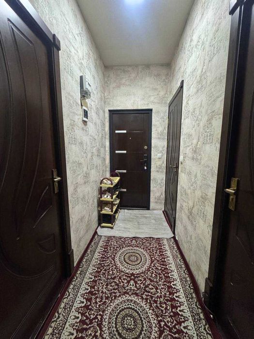 Chilonzor 2-mavzeda 3-xonali uy sotiladi.