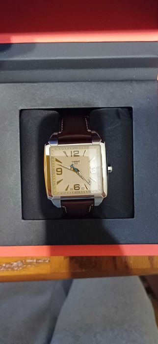 Продавам нов дамски часовник Tissot