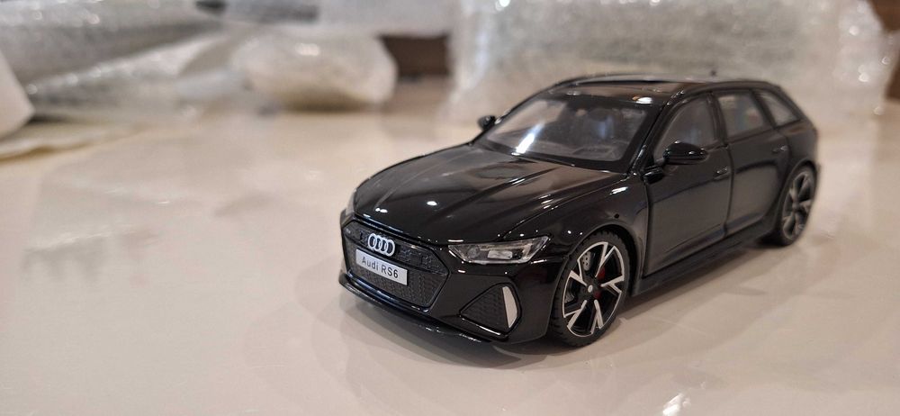 Ауди Audi RS6 1:32 отваряеми врати, капак, светещи фарове и стопове