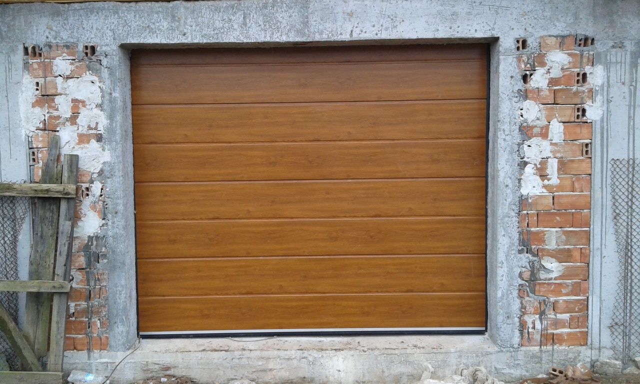 Секционни гаражни врати