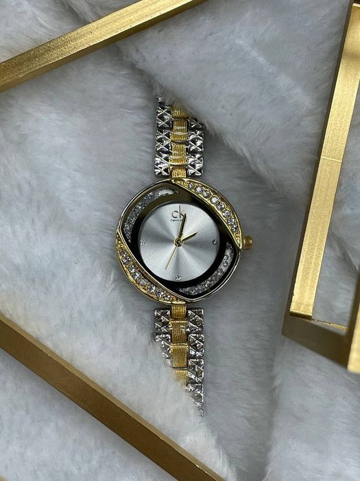 Calvin Klein ( ayollar soati )
Sifati zo’r , rangi uzgarmaydi
Batareka