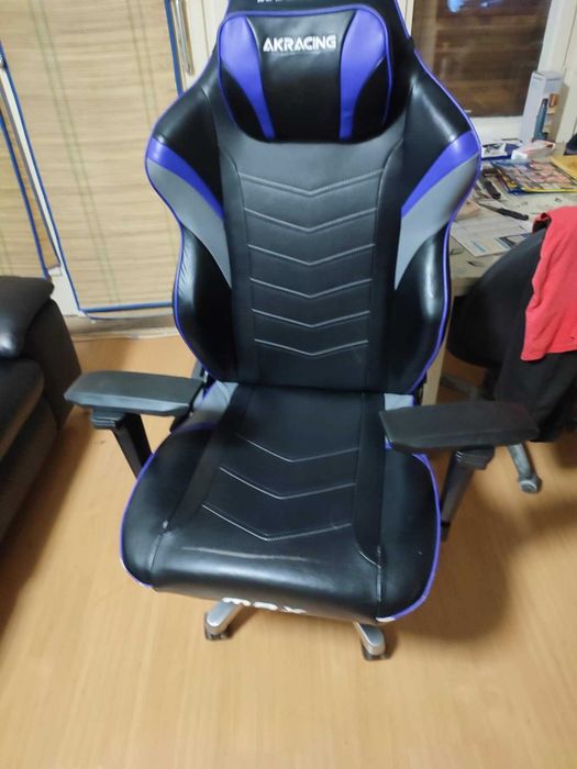 Продава се AKRacing MAX Gaming Chair