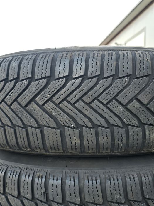 2 Броя 205/60/16 Michelin 7,6mm 2021DOT