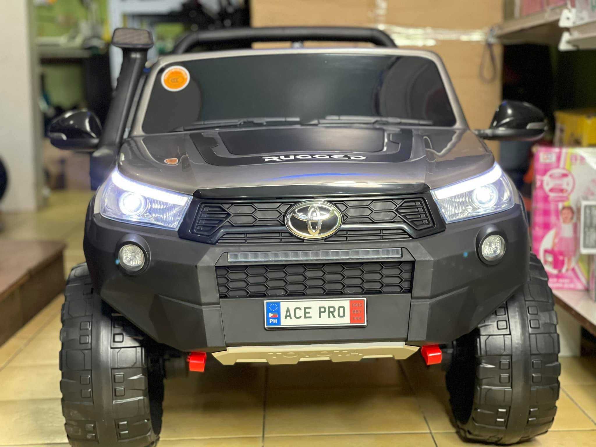 Masinuta electrica pentru 2 copii Toyota Hilux 4WD RuggedX 2021 #GREY