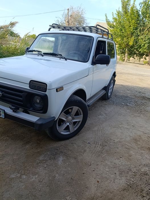 Niva sotiladi 2015yil 7000$