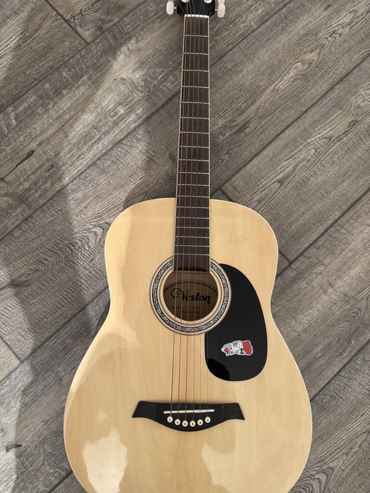 Акустическая гитара