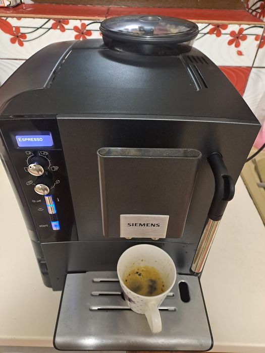 Vând espresor siemens EQ5