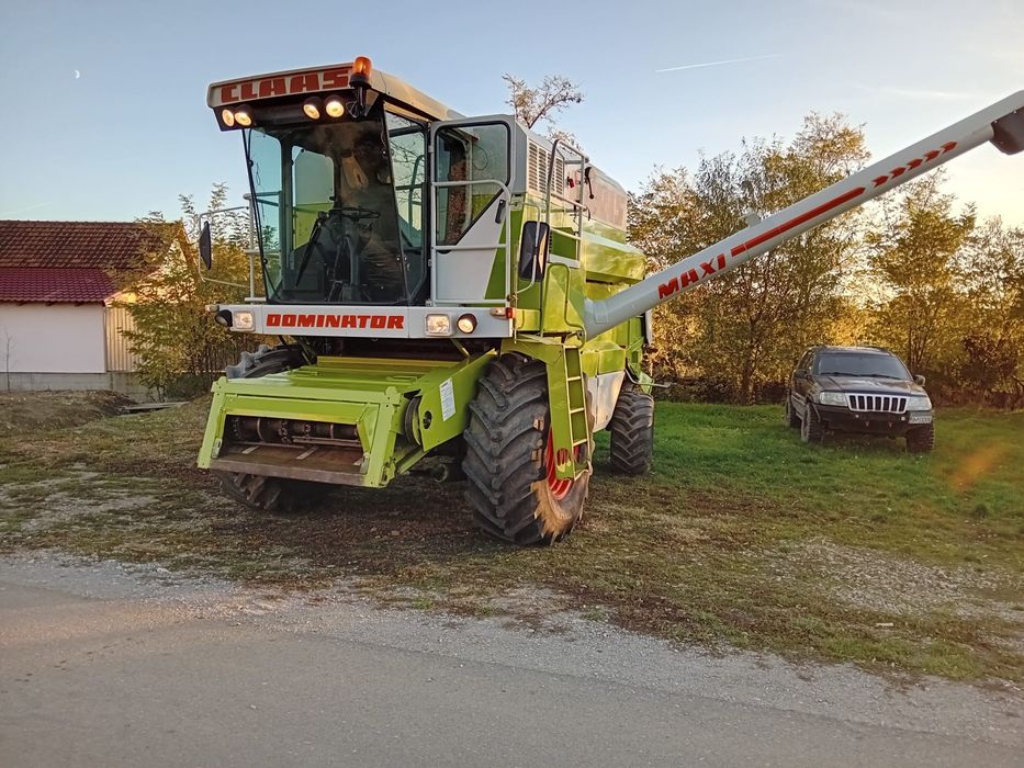 Combina agricola Claas Dominator 108 SL Maxi recent adusa