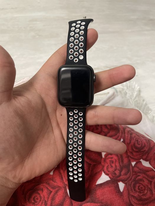 Продам эпл вотч se 44 mm