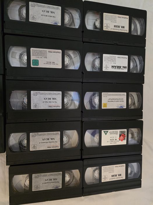 Pachet cu 12 casete VHS,originale,cu Mr. Bean,stare bună,150 lei