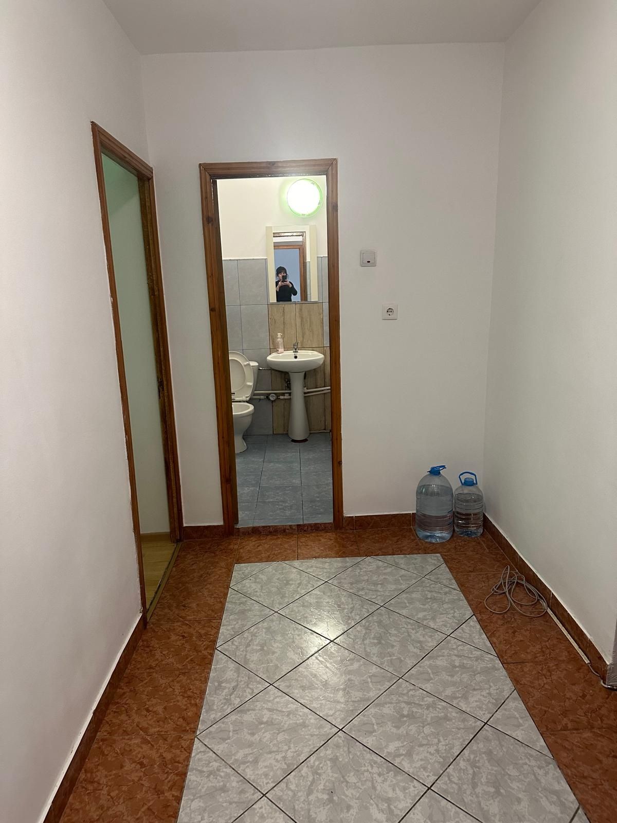 Apartament cu 2 camere in zona centrala