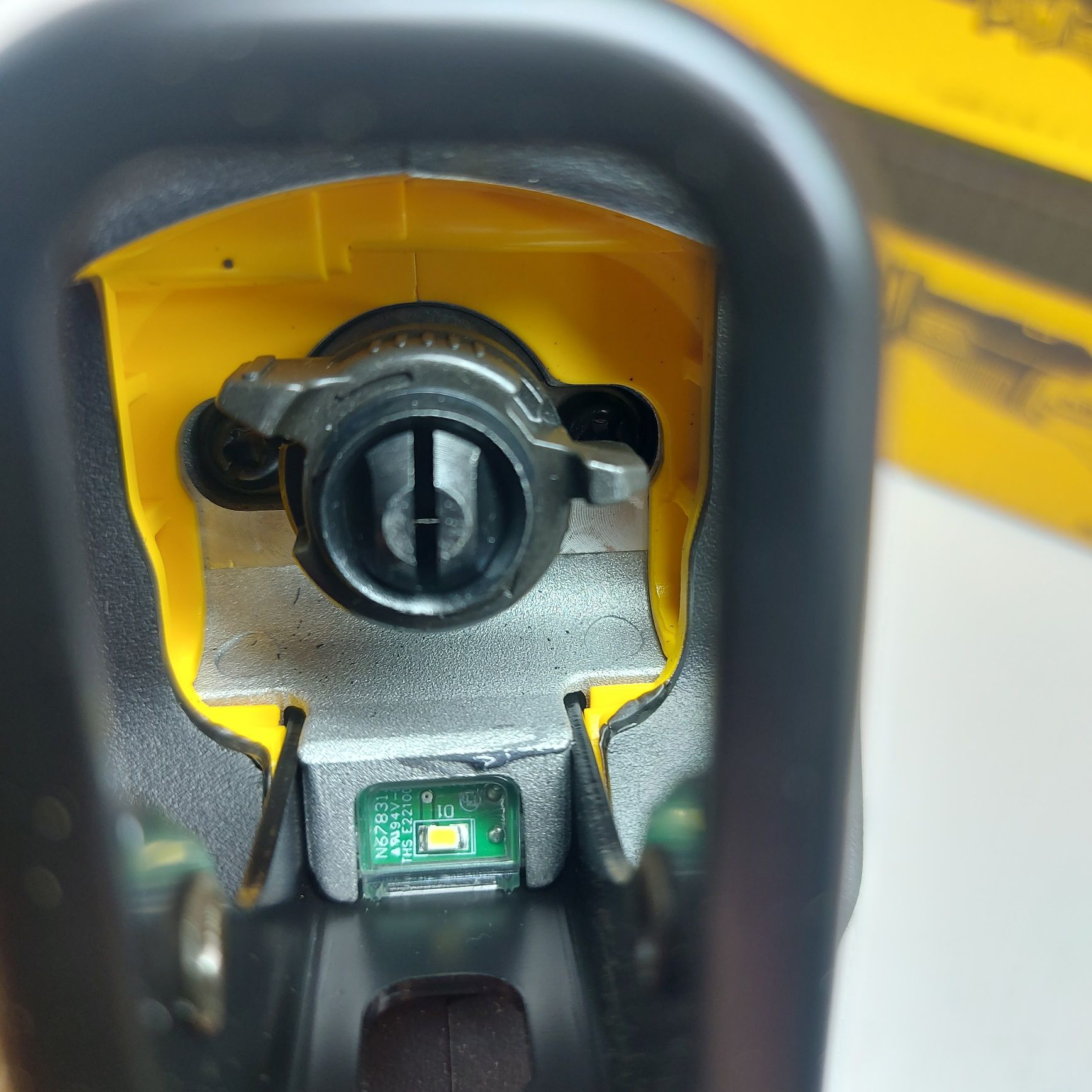 Акумулаторен саблен трион DEWALT DCS382N