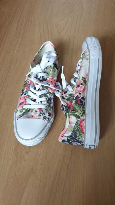 Tenisi Dunlop 38 ca noi, int. 24,5 cm