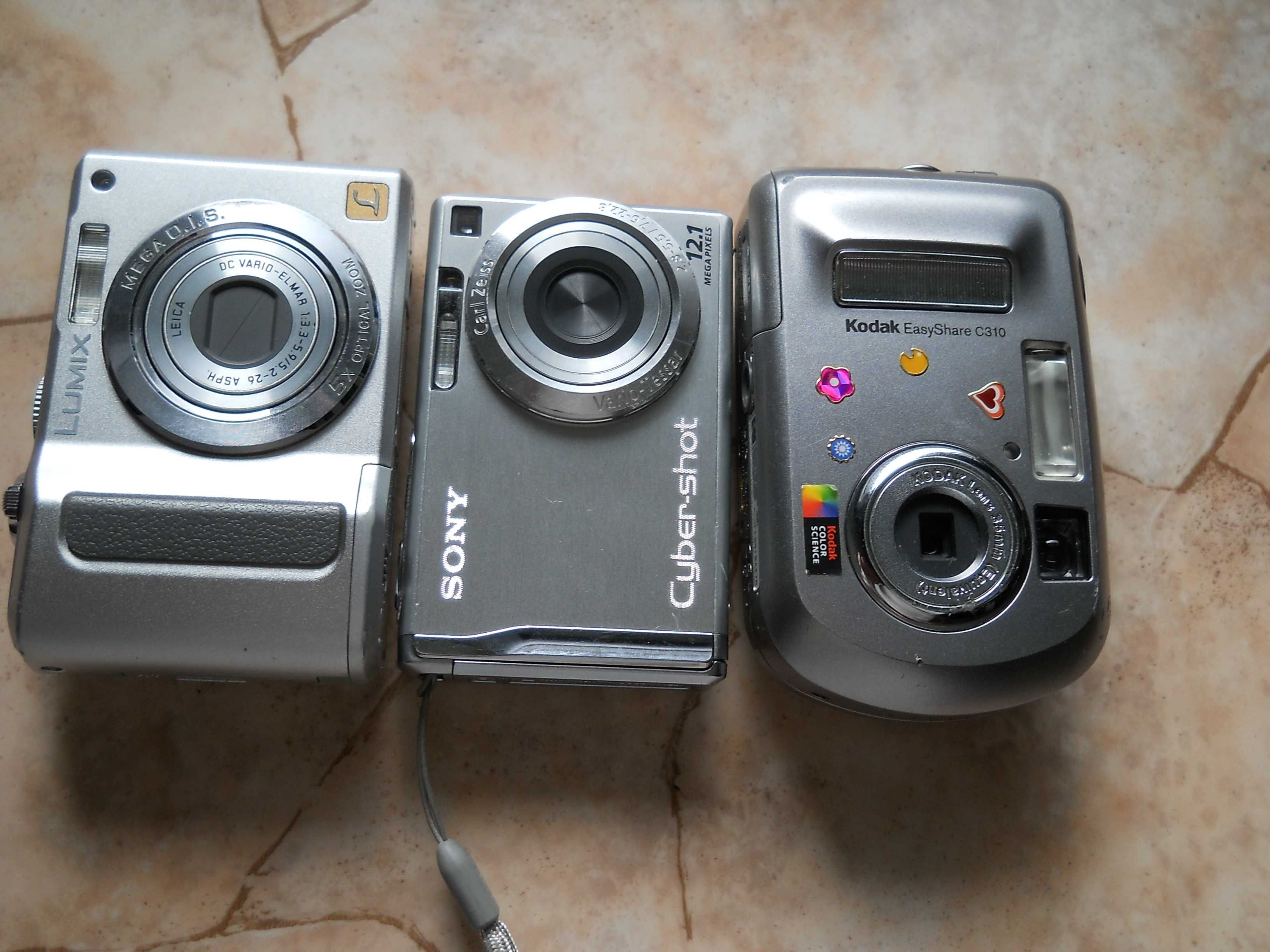 Trei aparate foto pentru piese
