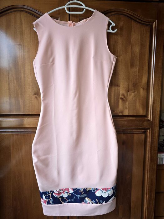 Дамски официален костюм