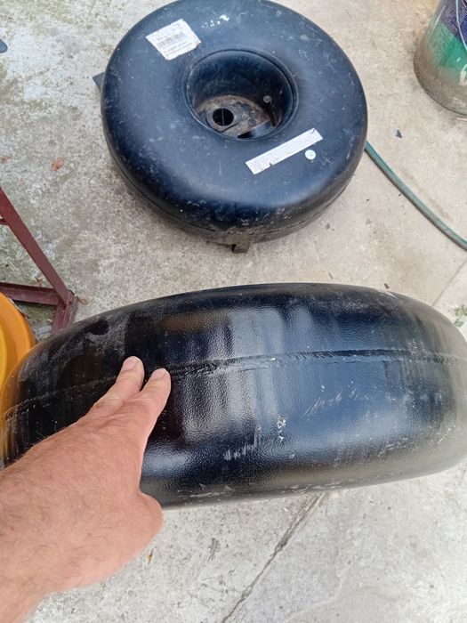 Două butelii ovale gpl,  auto