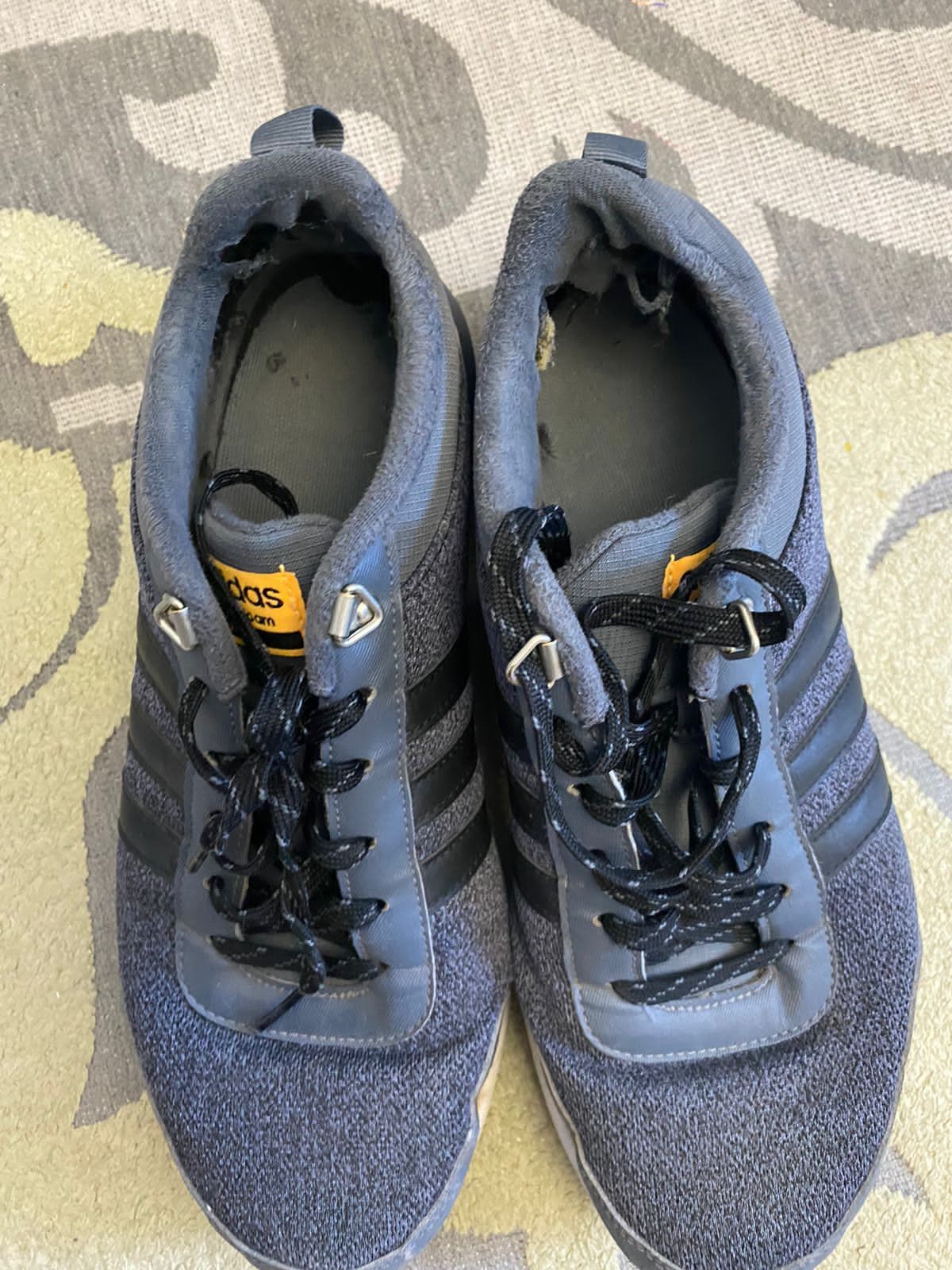 Продам красовки adidas 42