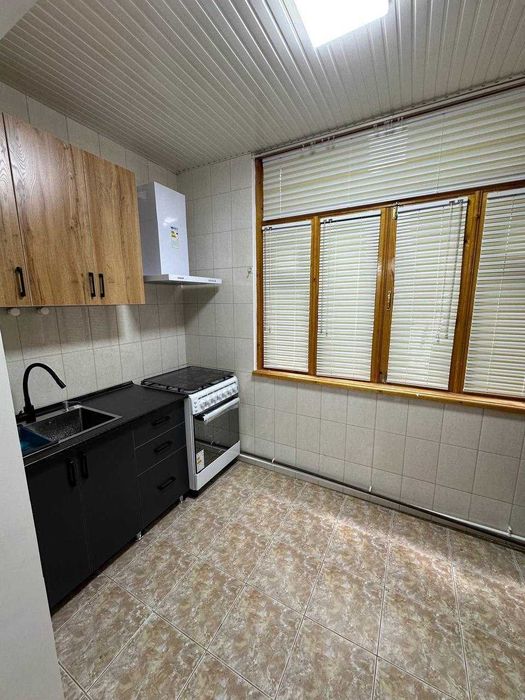 Срочно Самарканд марказида 2  этажда 3 хонали квартира сотилади