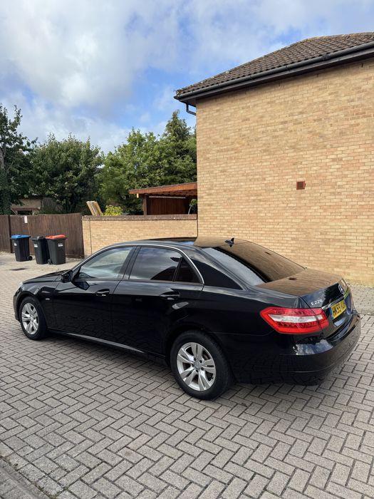 Dezmebrez Mercedes E220 volan dreapta
