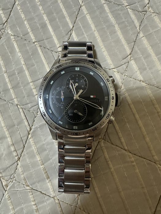 Tommy Hilfiger Часовник