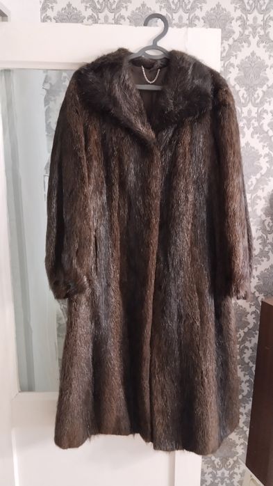 Продается шуба натуральный мех нутрия