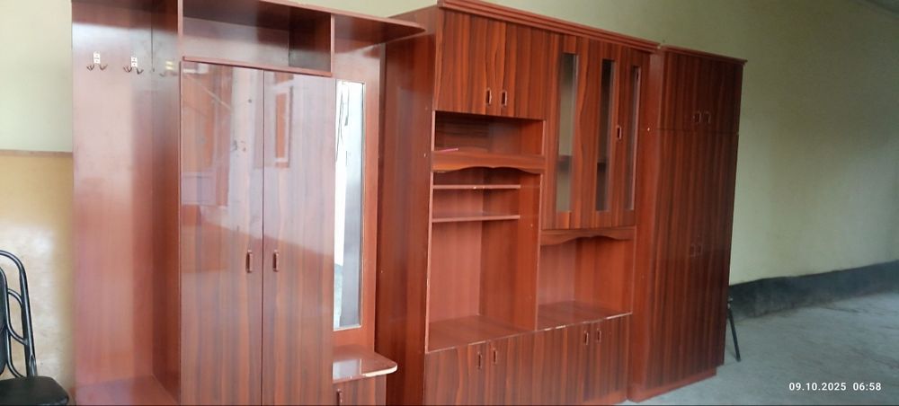 Stenka sotiladi juda yaxshi holatda yangidan farqi yoq