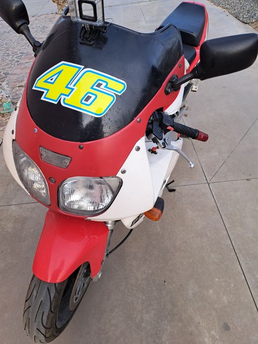 Motocicleta Yamaha 750cc