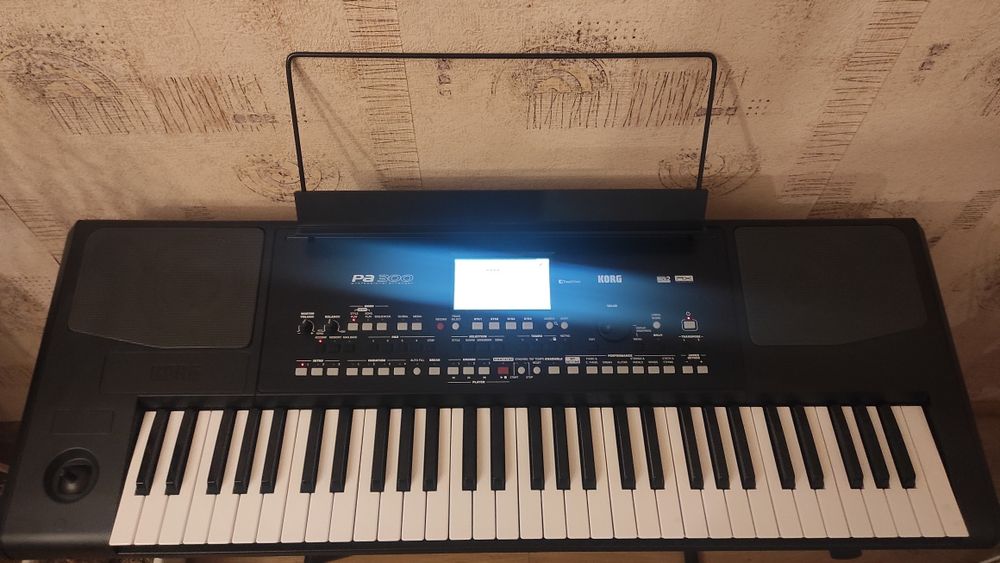 Продавам. KORG PA-300