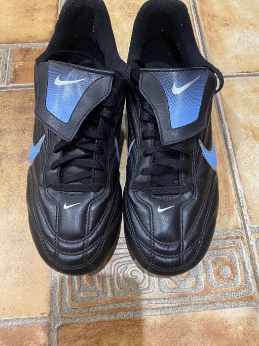 Футболни бутонки