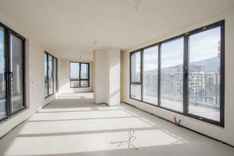 Продава се Четиристаен апартамент в София, Кръстова вада - 220 кв.м за 1519 €/кв.м - Снимка #1