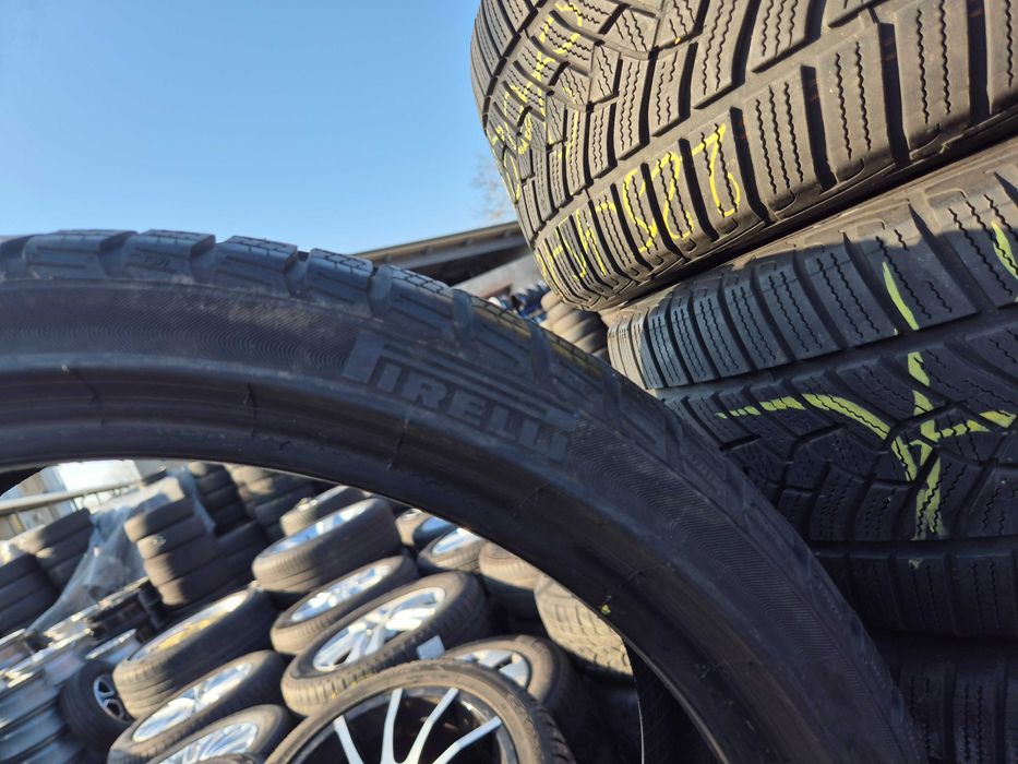 2 Anvelope de IARNA - 235/35/19 - PIRELLI - APP NOI DOT 2022