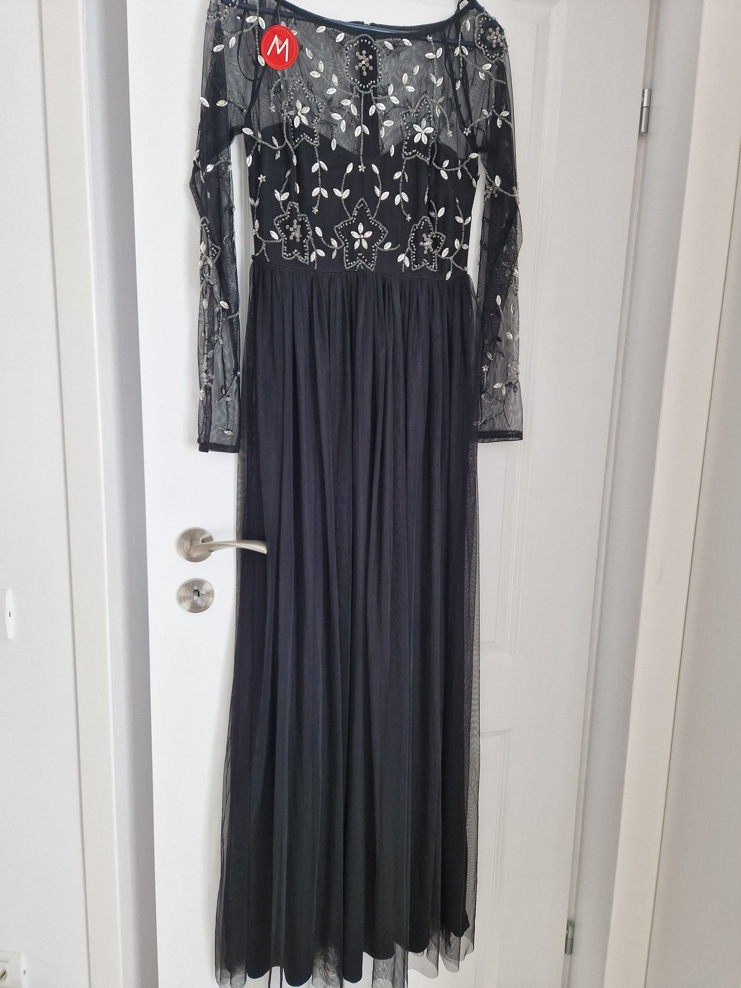 Rochie lunga neagra si cu aplicatii