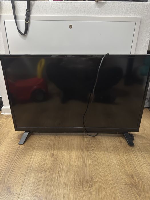 Televizor Toshiba 82 cm