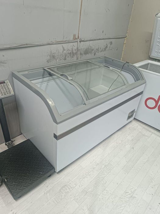 Продается 2 морозильника с витриной 250тыс, второй 200 тыс