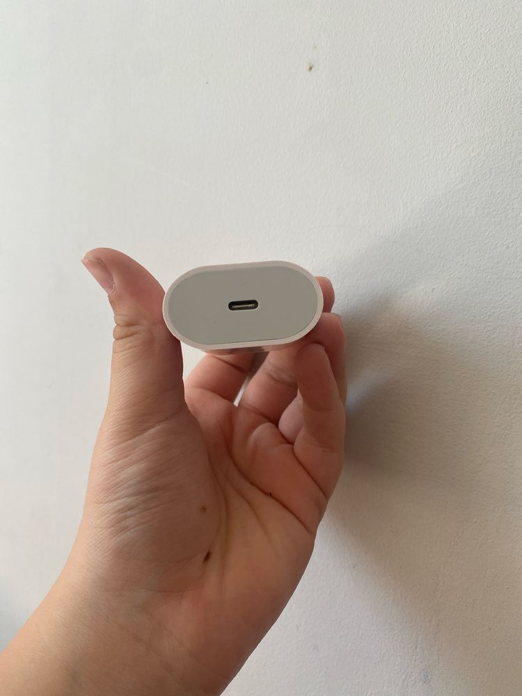 Apple адаптер за type-c 20w