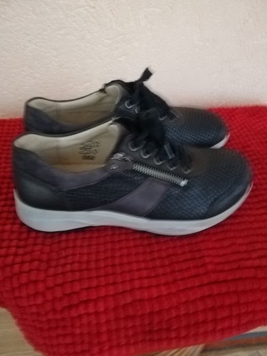 Adidași Helvesko nr 38 piele damă