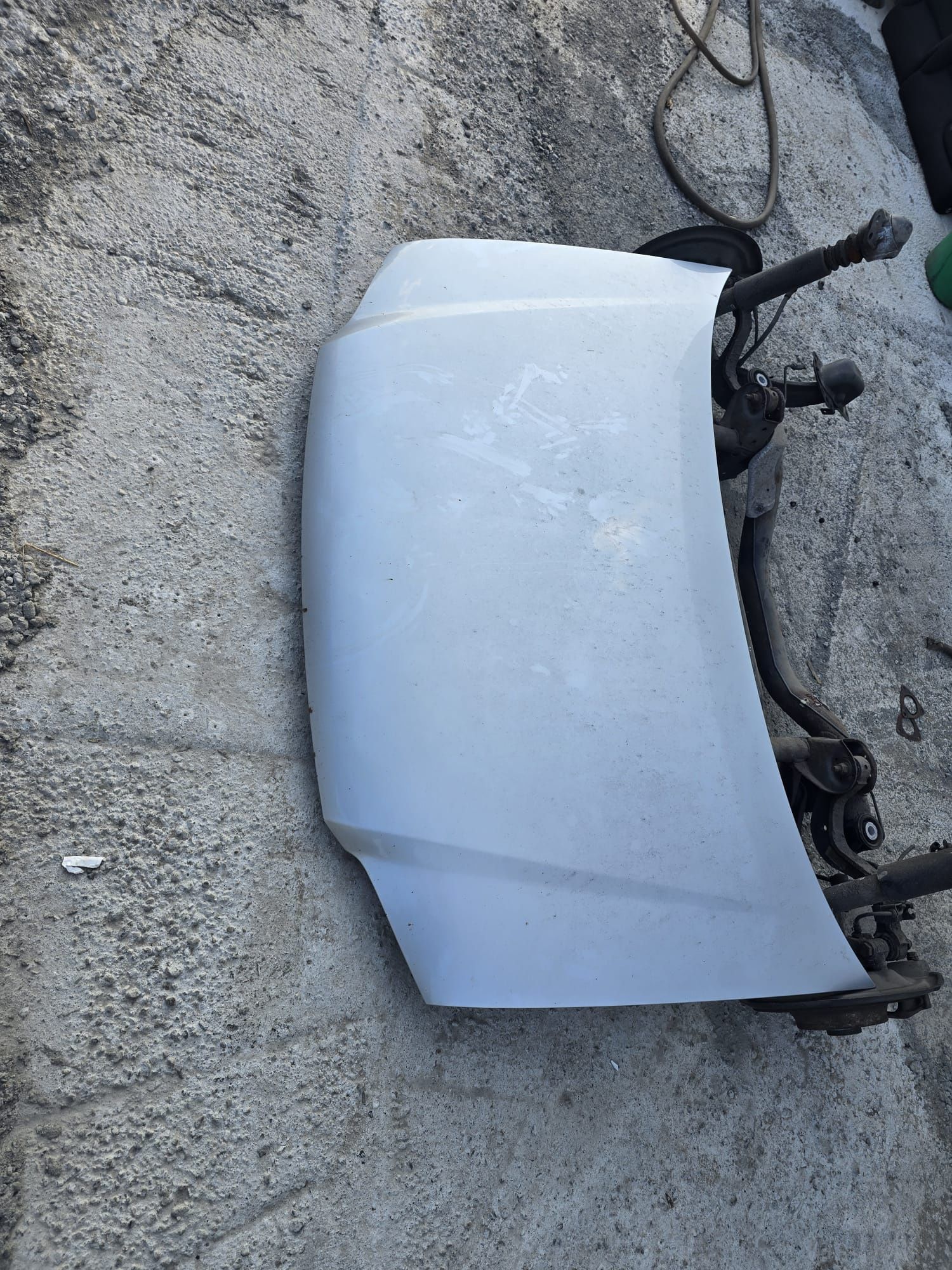 Bara fata faruri capota trager Volkswagen Touran 2.0 tdi bkd