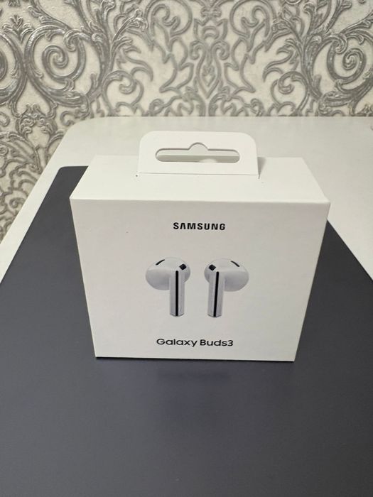 Продается самсунг наушник Galaxy Buds3