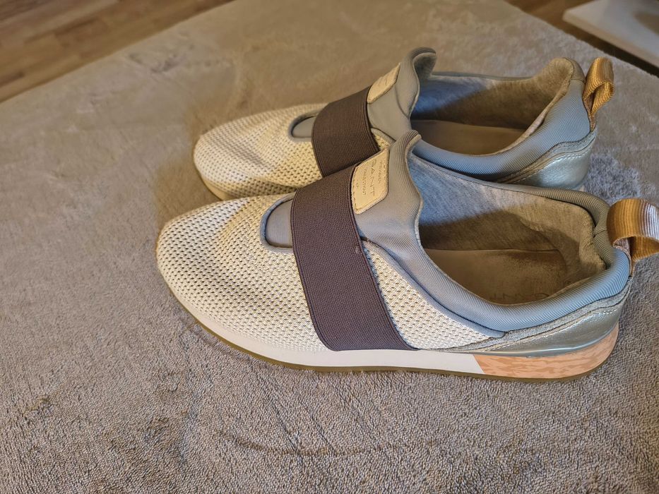 Обувки номера 38