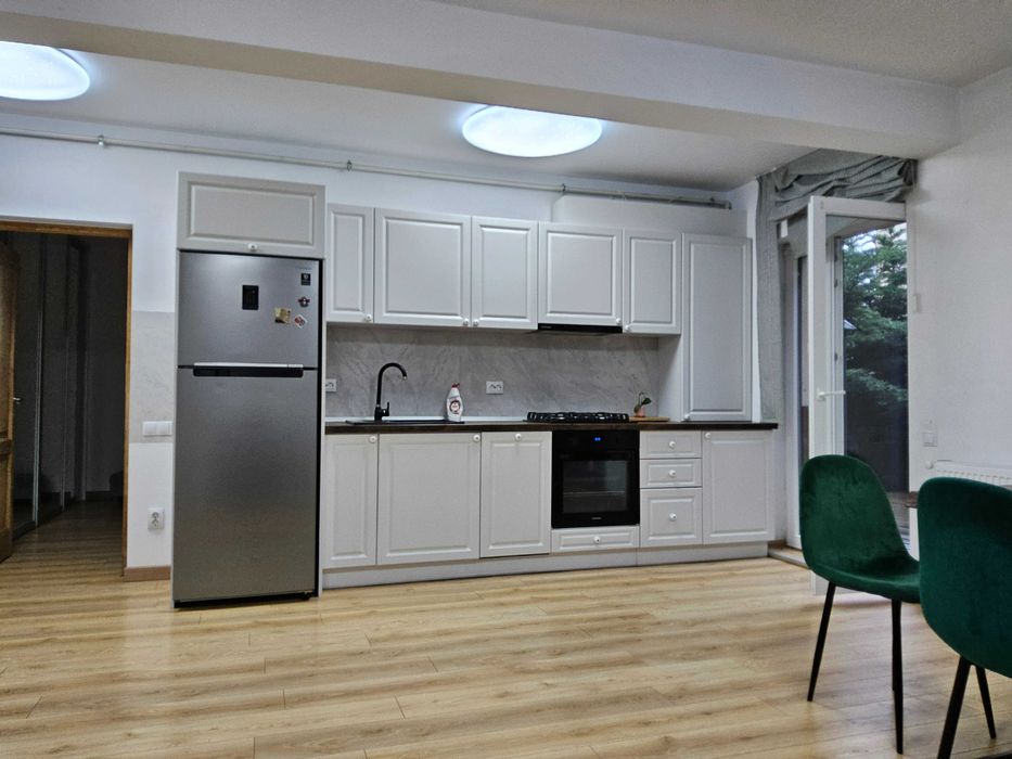 Zona VIVO - Închiriez Apartament de lux cu Terasa: 2 camere