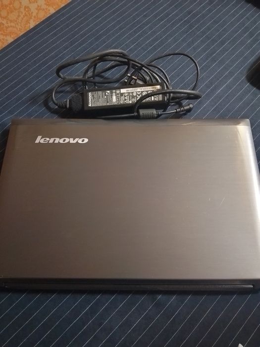 Лаптоп Lenovo V560