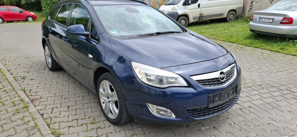 Opel Astra j 1.4 Turbo . Cutie automată