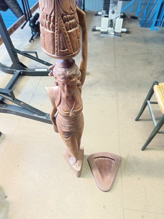 Голяма дървена статуетка от масивно дърво!