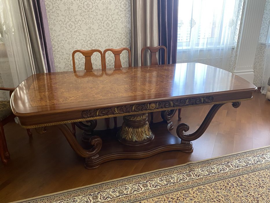 Деревянный стол (ручная работа)