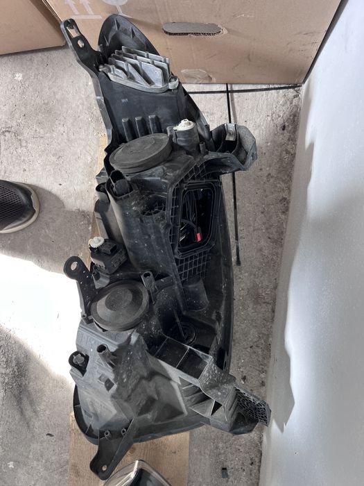 Bara fata spate, far LEad stg dr Renault Kadjar 2015